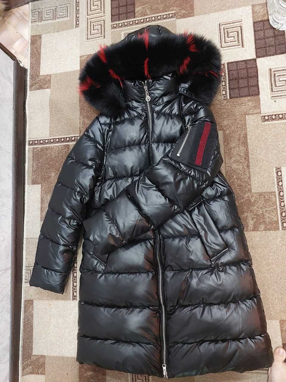 Продам зимнюю куртку на девочку