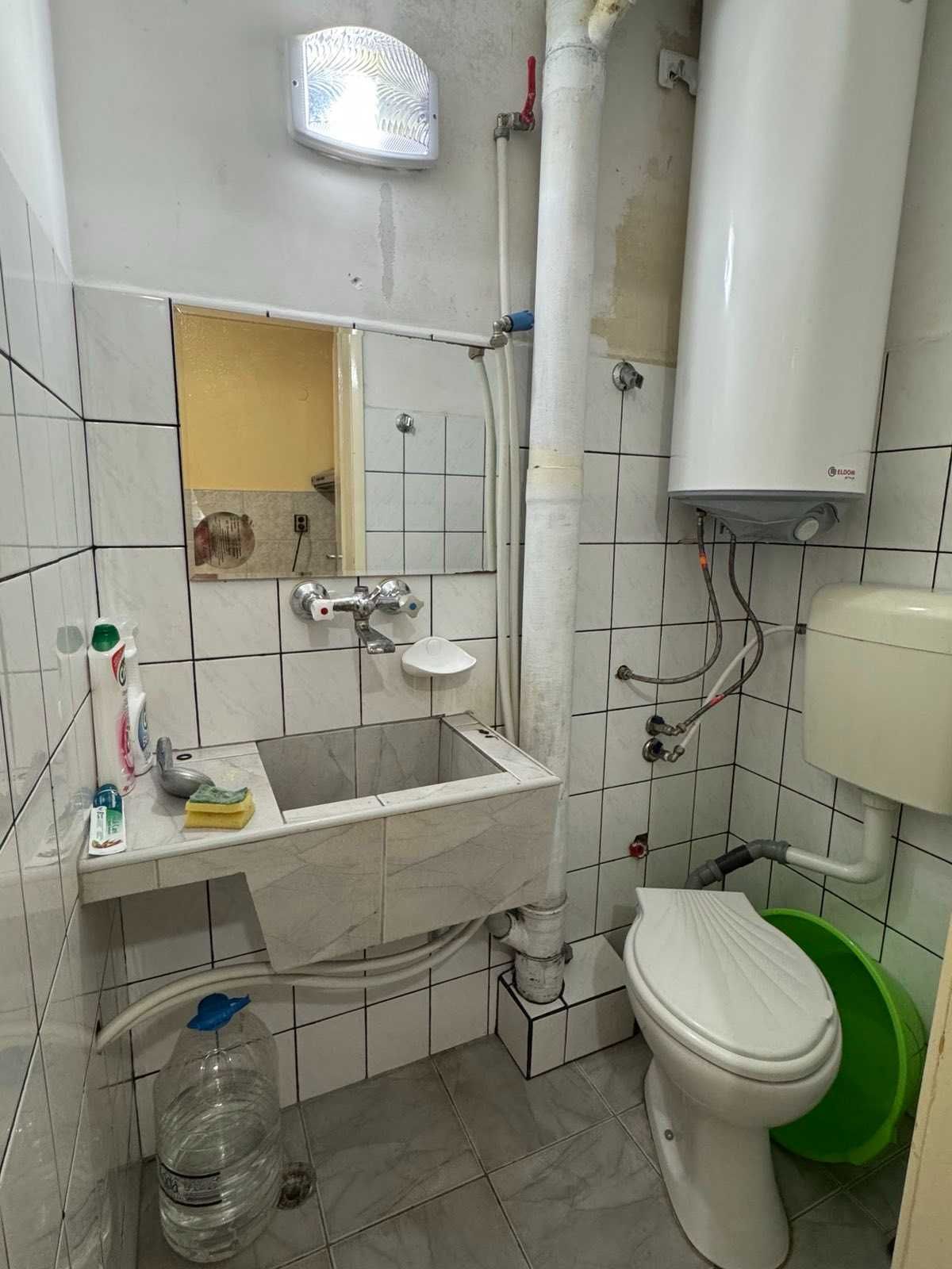 Продавам гарсониера с гараж