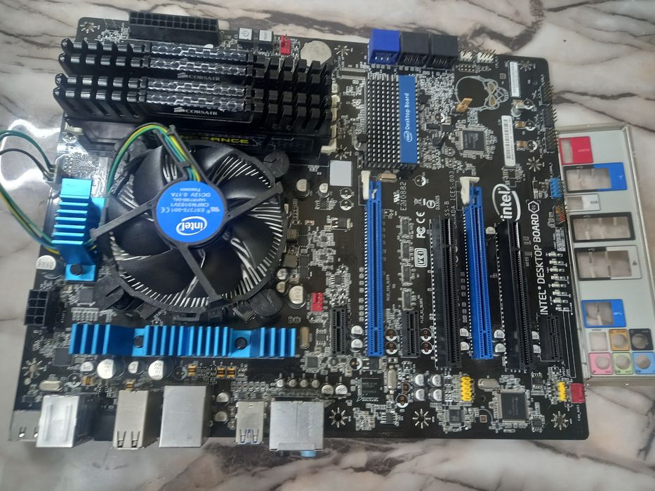 Дъно ASRock H61M-DGS + Intel® Core™ i7-3770+16gb lga 1155