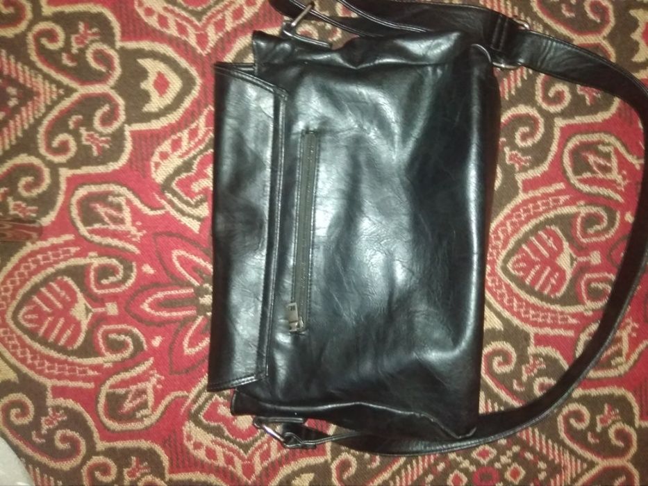 Черна мъжка чанта