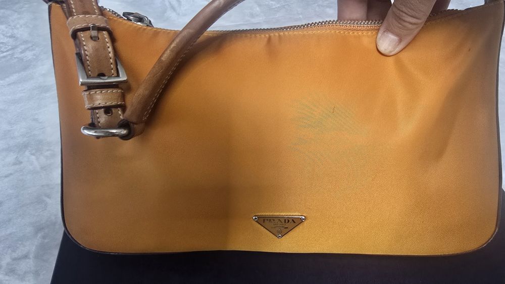 Geanta umar Prada Re-Edition 2000 cloth+piele,orange,impecabila,cutie.