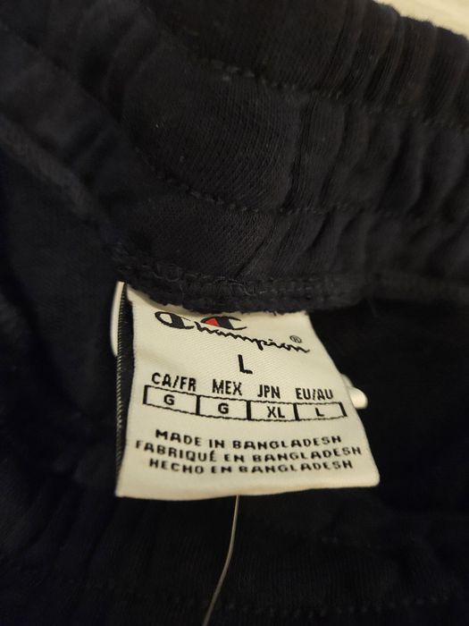 Pantaloni scurti Champion size L (bleumarin)