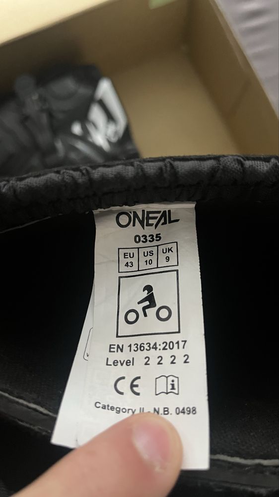 Продавам тези ботуши