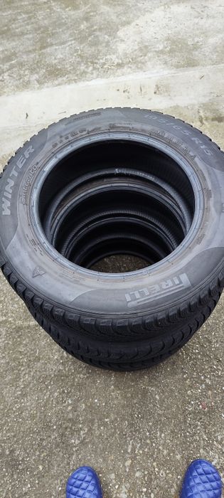 Vând 4 cauciucuri de iarnă Pirelli 195 65 R15
