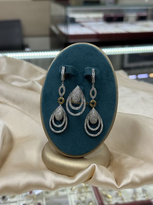 Золотой комплект с бриллиантами