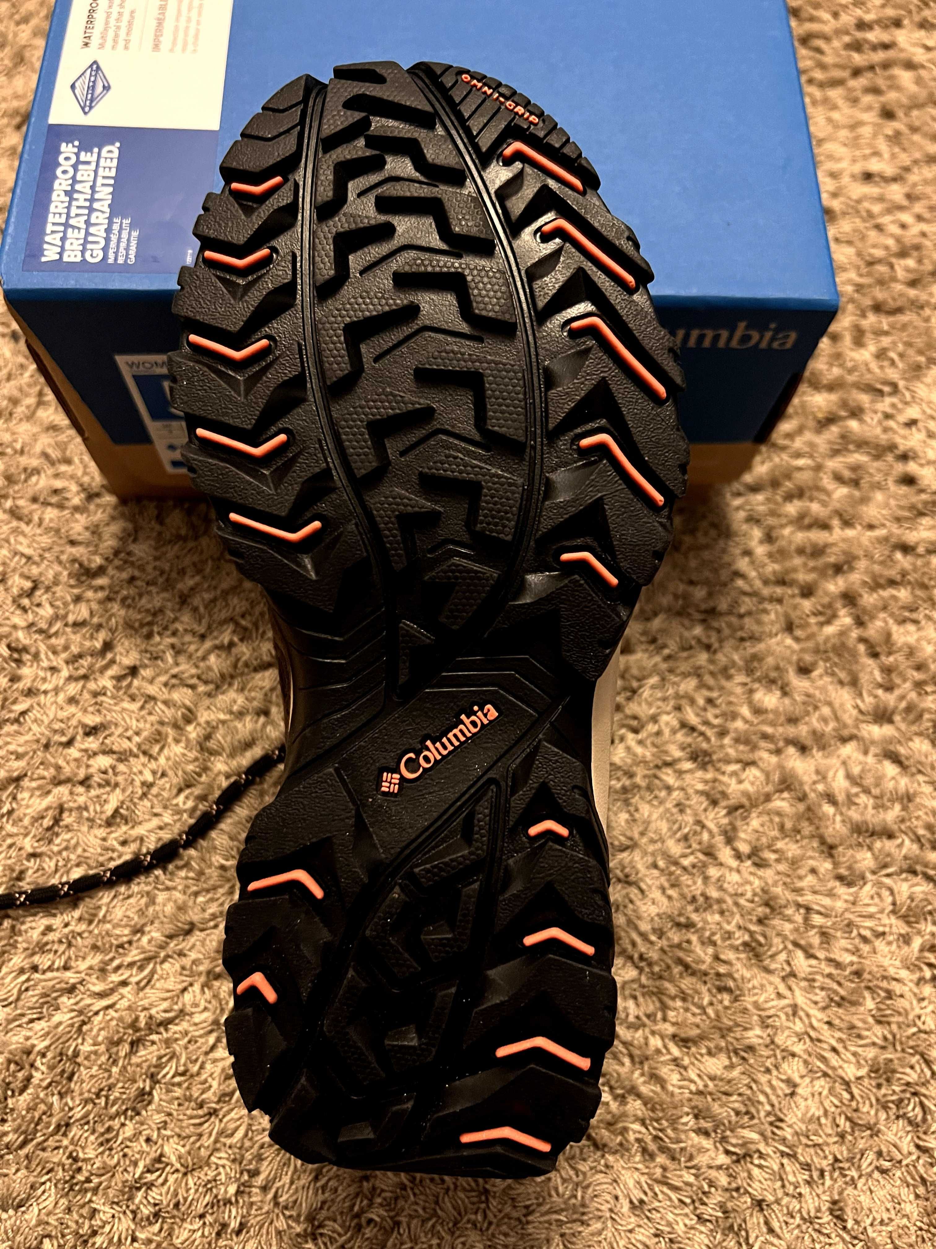 Ghete drumetie Columbia Redmond 3 Mid Waterproof marimea 36 Noi 300