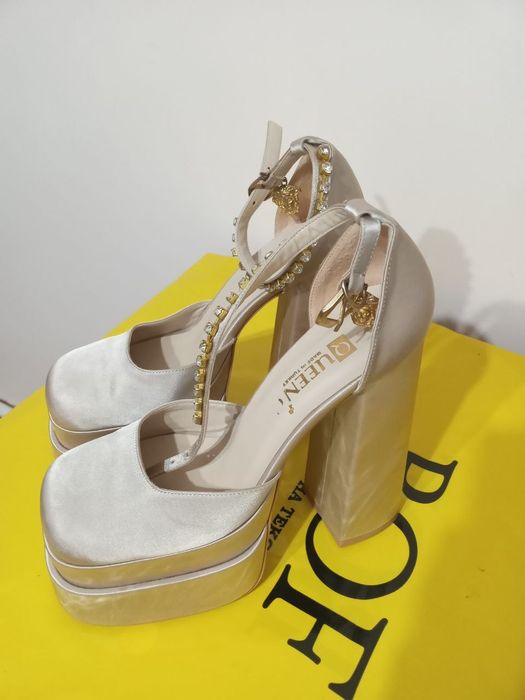 Туфли женские на каблуке