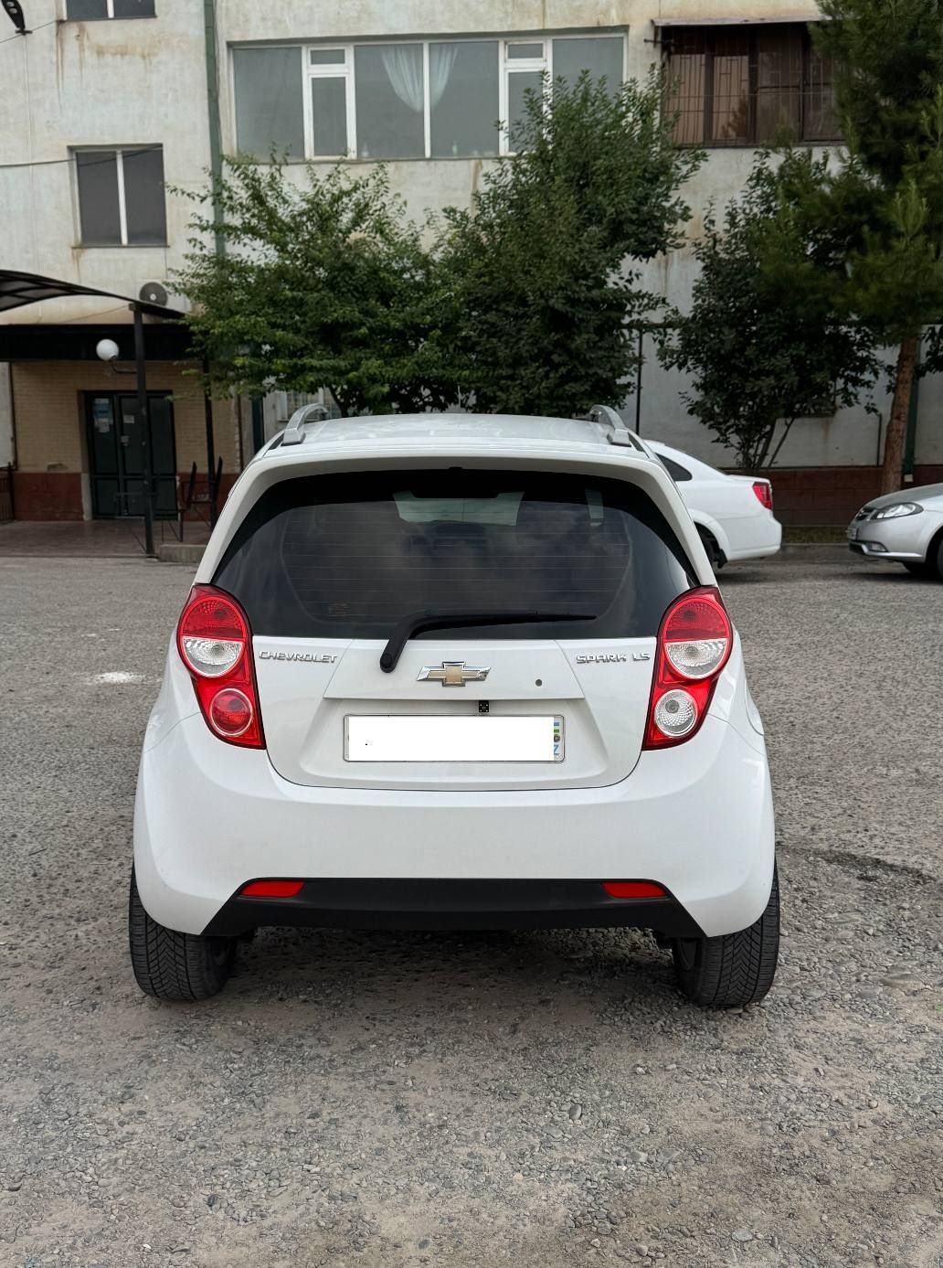 Автомашина Спарк шевролет