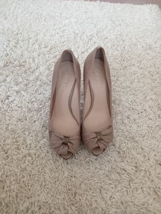 Pantofii GUESS Mărimea 37