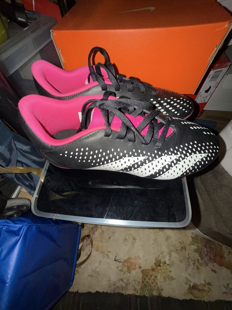 Детски бутонки на Addidas