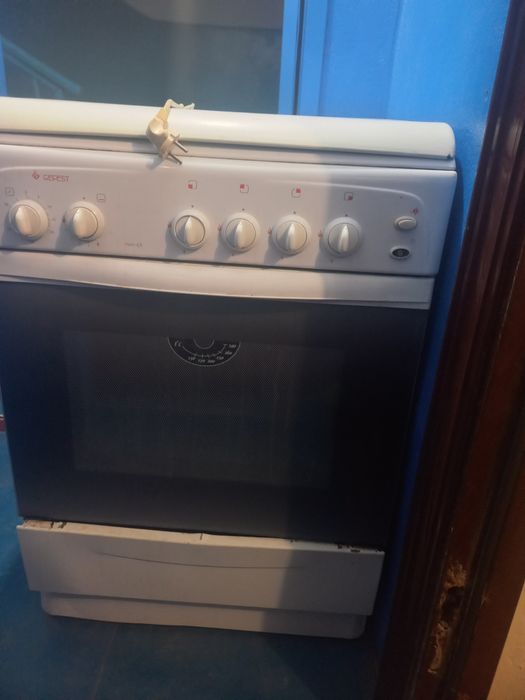 Продам газовую плиту