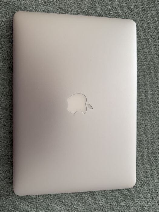 Macbook Air 13 (early 2015)