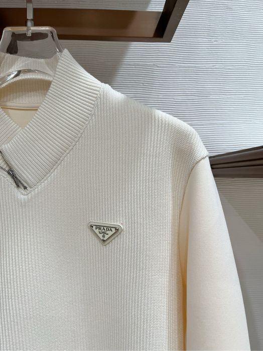 Bluza Prada , calitate premium , L , noua , pe comands