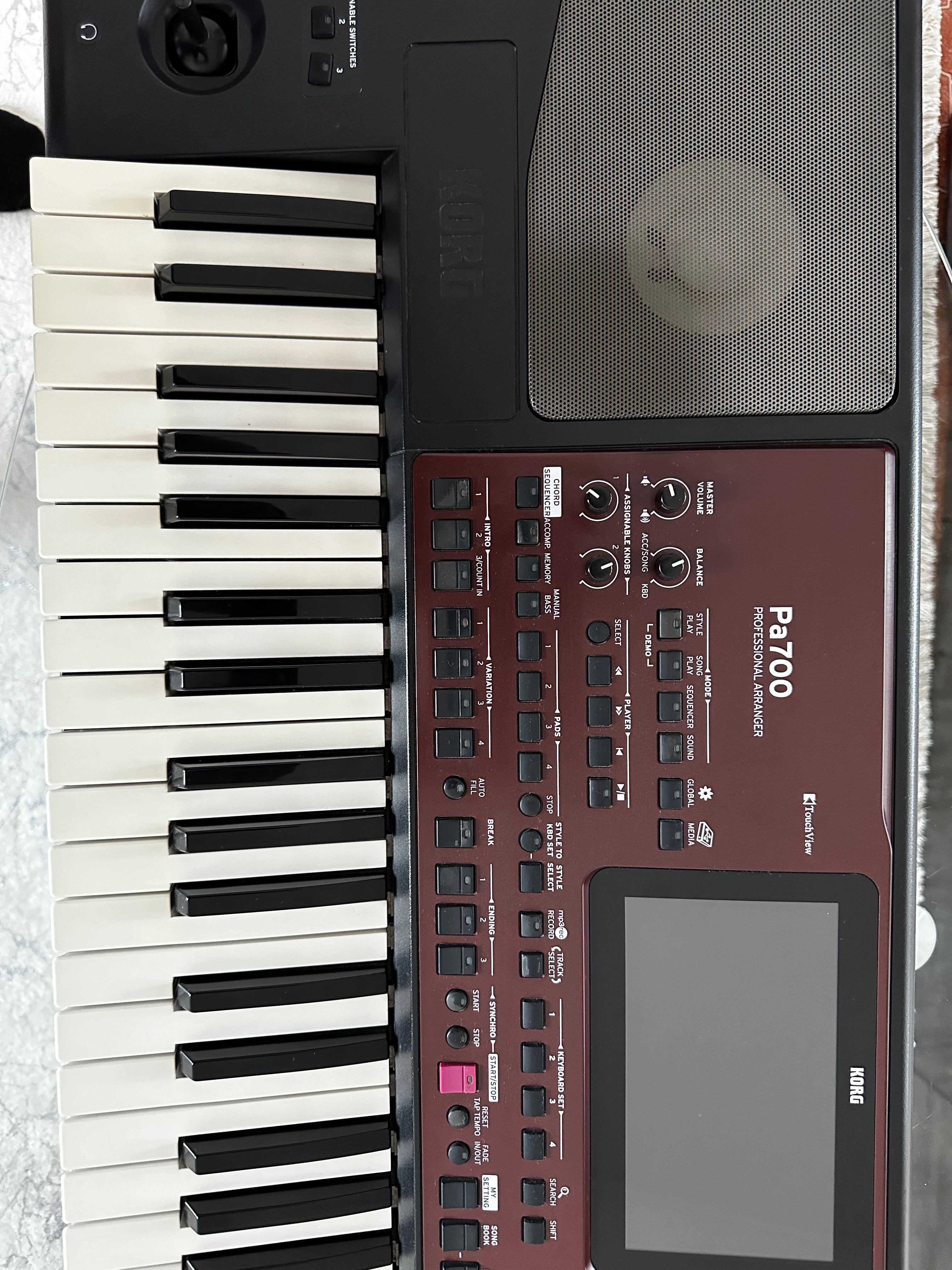 Продавам KORG PA700