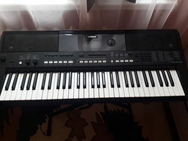 Клавишный  инструмент   Ямаха  куплено  в  магазине  Ямаха  в  идеал