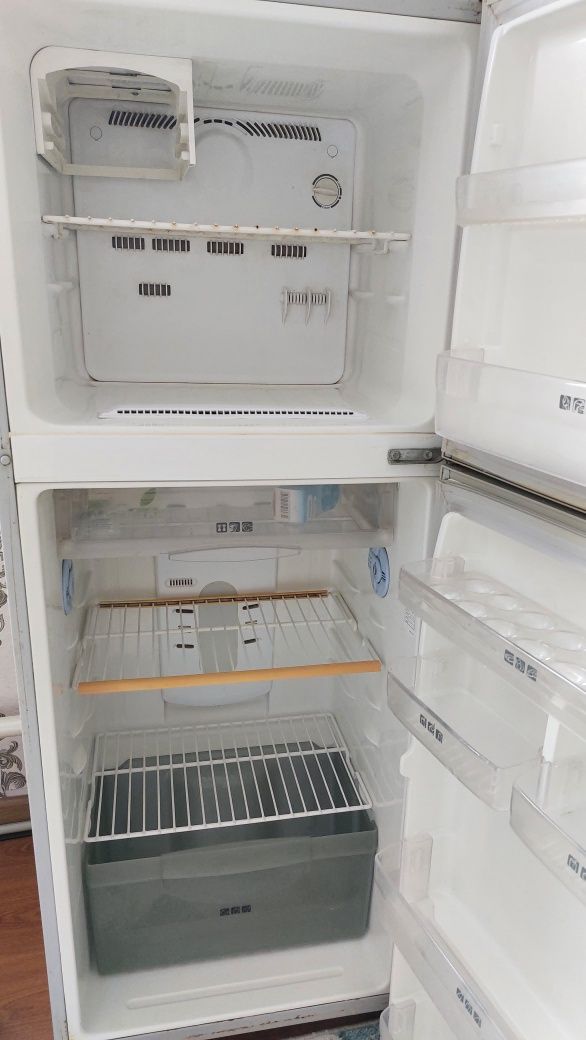 Срочна продам холодильник