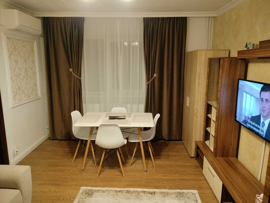 Inchiriez apt cu 3 camere in Craiova/Regim Hotelier/Targul de craciun