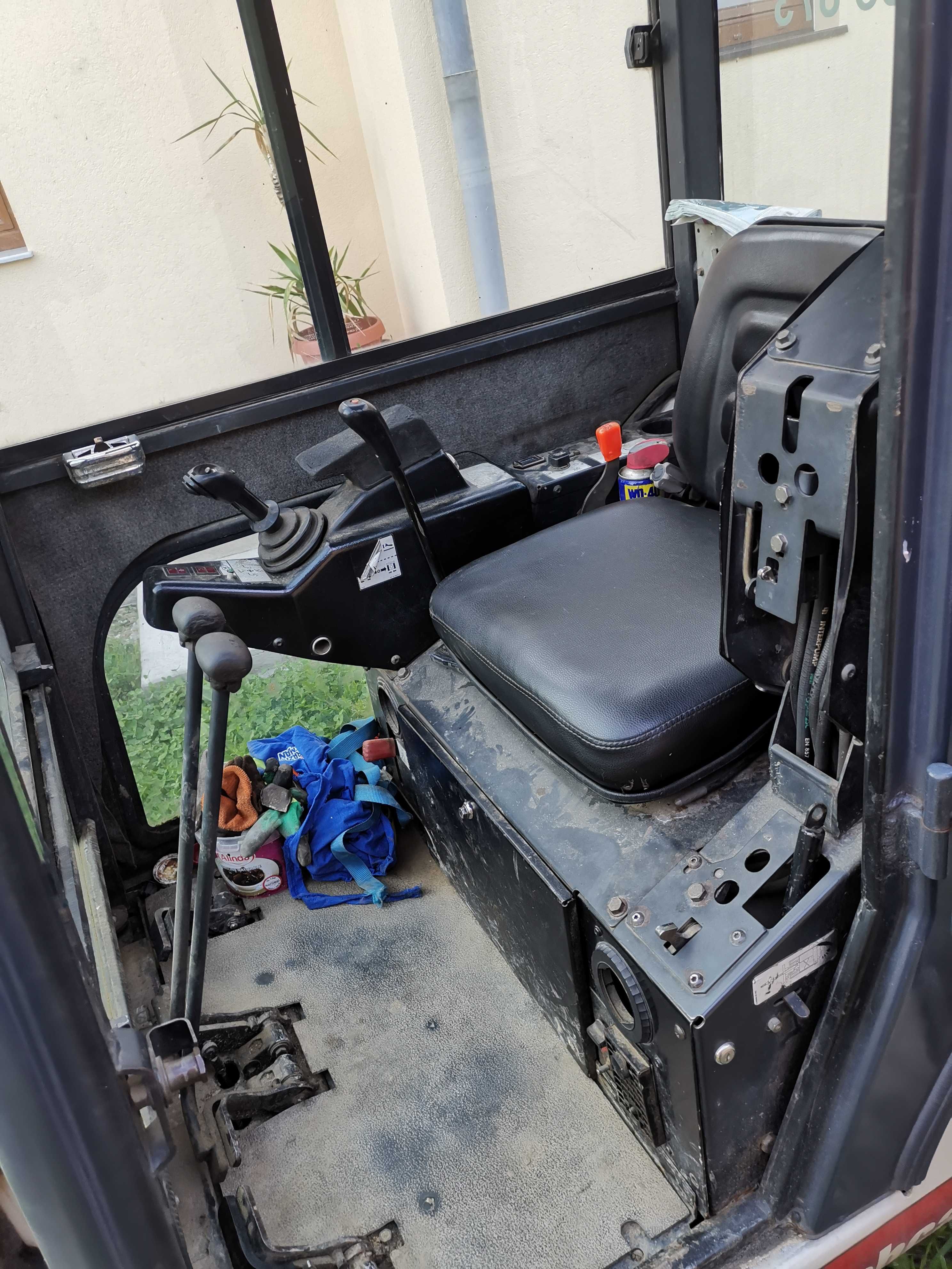 Miniexcavator bobcat 322