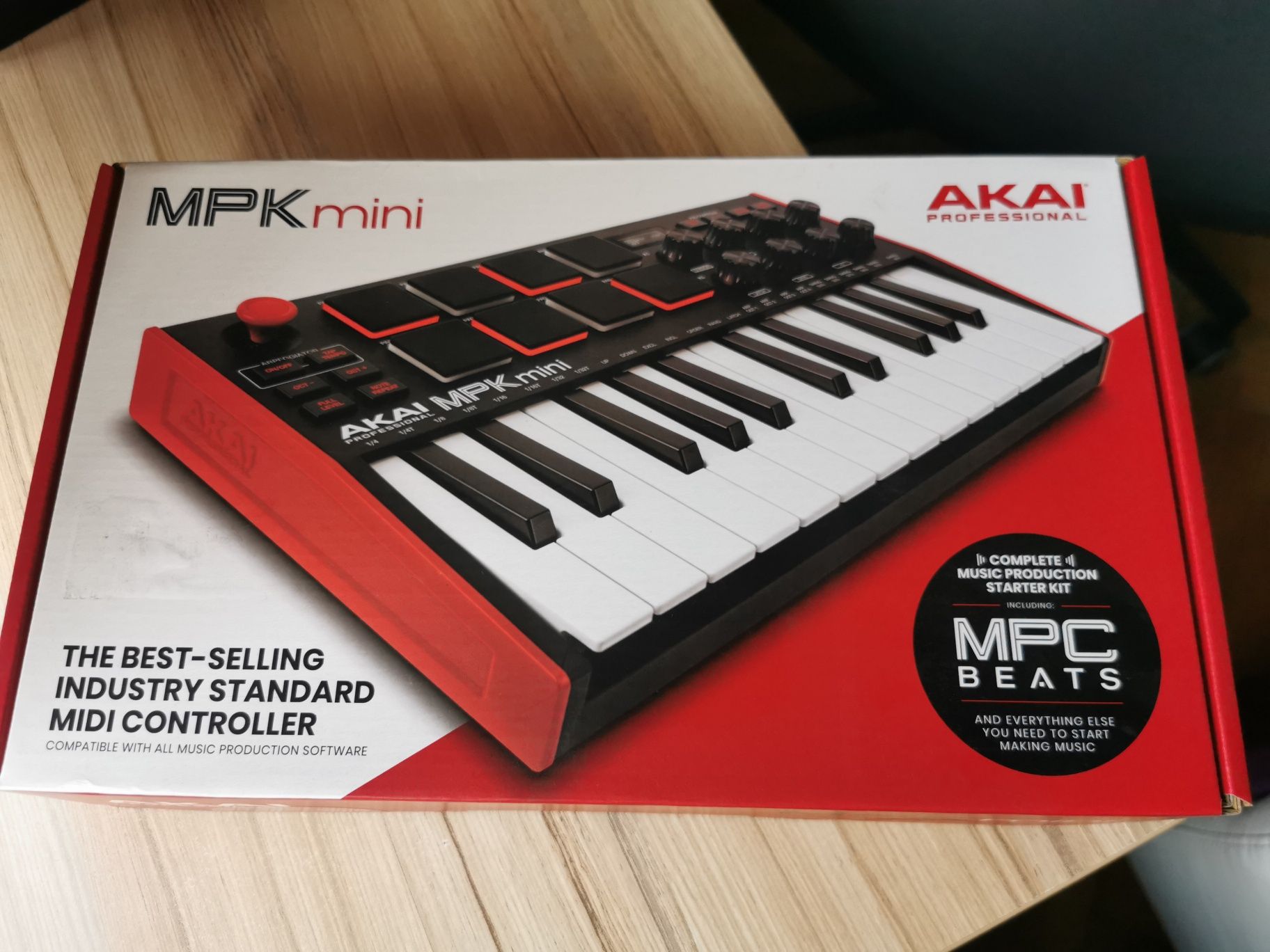 Akai MPK mini миди контролер