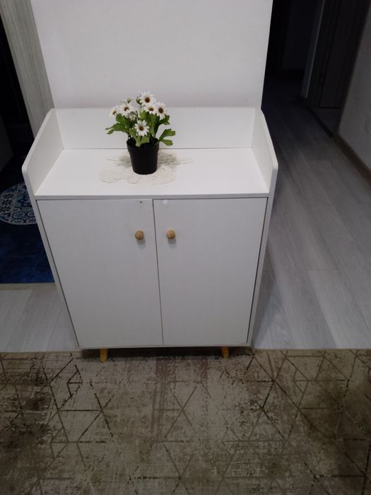 Se vinde 2buc comode sau noptiere      pentru dormitor pentru hol  und