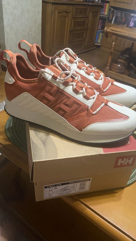 Мъжки Нови обувки на Helly Hansen