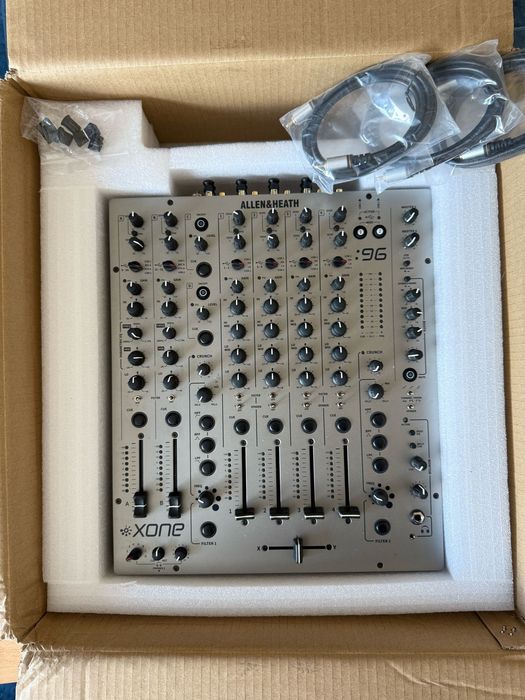Mixer Allen & Heath Xone 96 Hibrid Analog/Digital