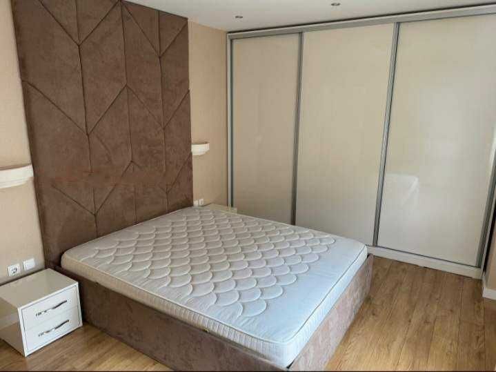 Продава се Тристаен апартамент в София, Белите брези - 84 кв.м за 1917 €/кв.м - Снимка #2
