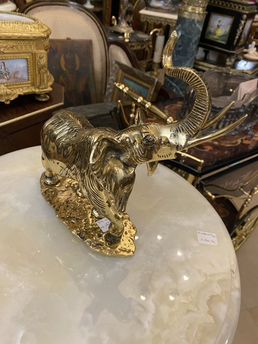 Elefant din bronz