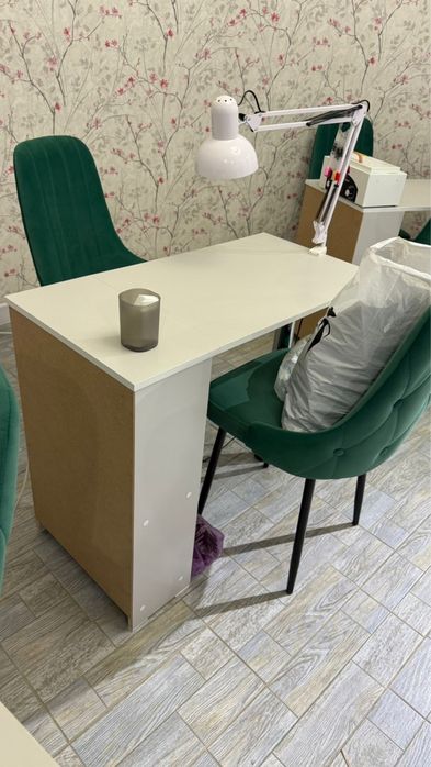 Маникюрный стол, лампы, аппарат, гель, лаки,гели, педикюрная кресло