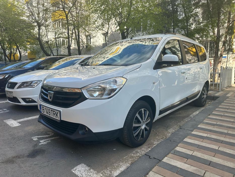 Închiriez mașină cu șofer personal/ Renault a car with personal driver