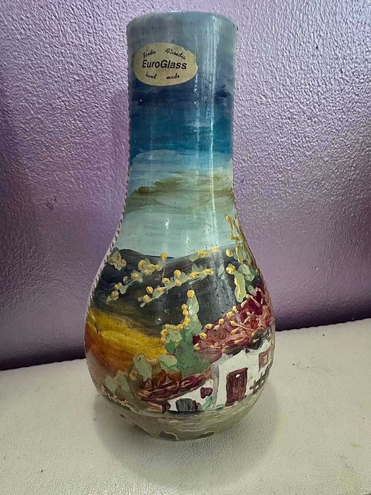 ръчно рисувана ваза