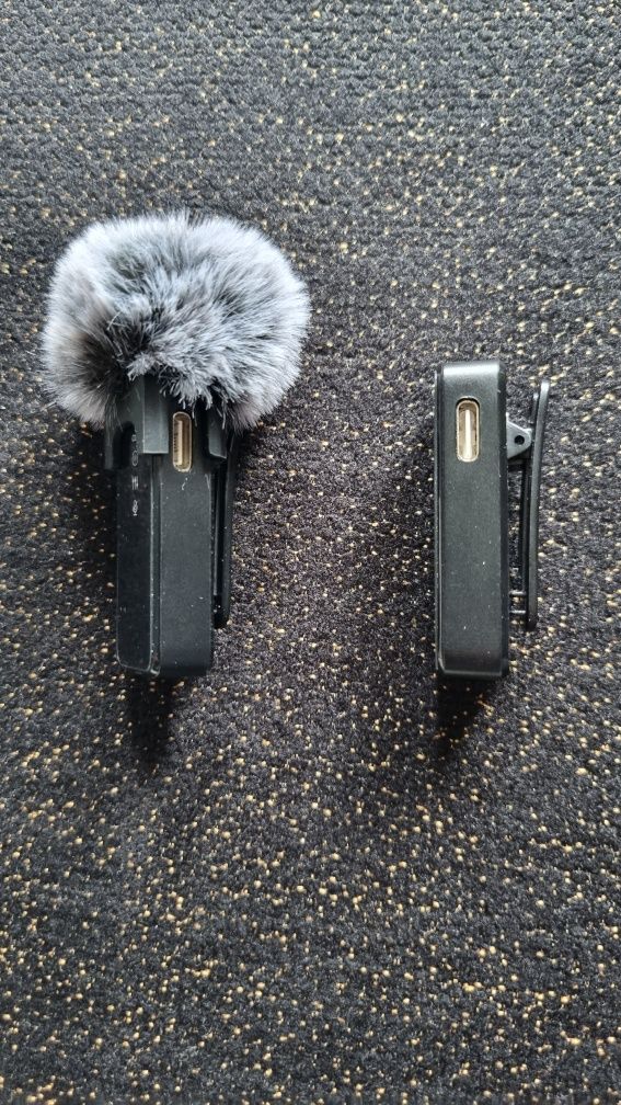 Set 2 Microfoane Lavaliera EB006 Type C, Display functii si Carcasa ma