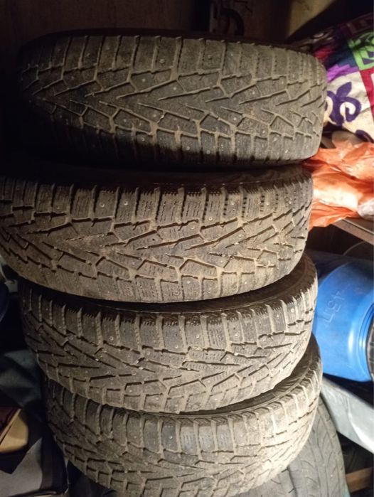 Продам шипованные шины Cordiant