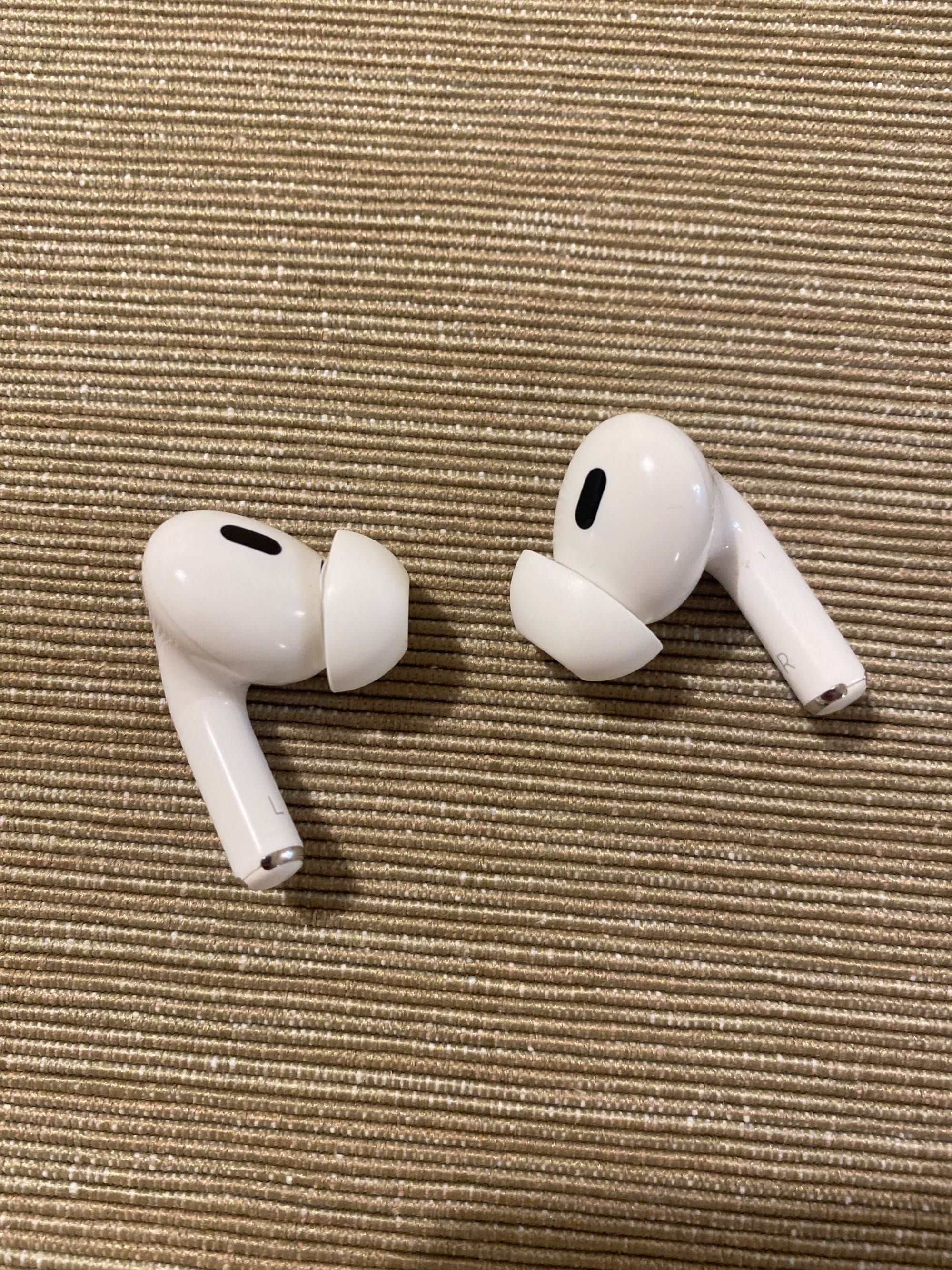 AirPods Pro 2 USB-C с MagSafe кейс - 200 лв.