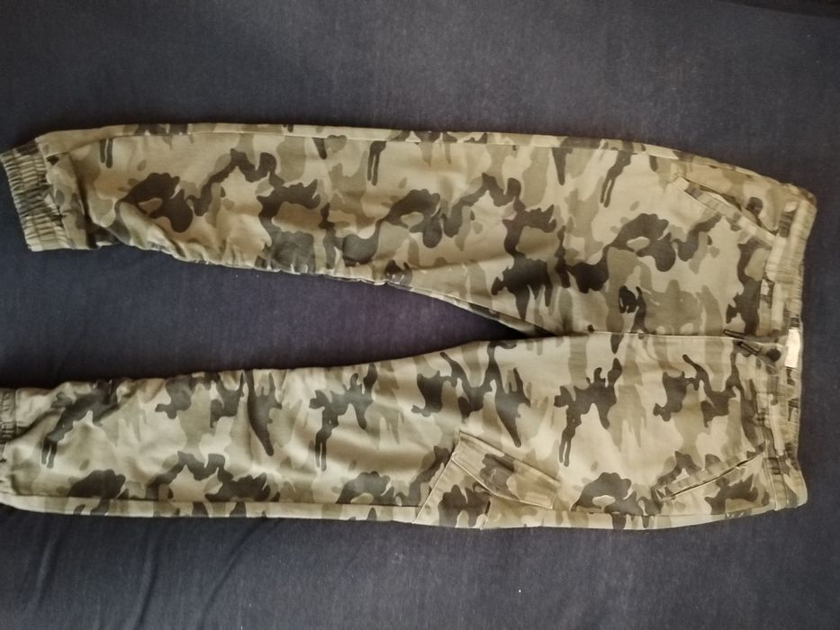 Pantalonii camuflaj Zara Boys