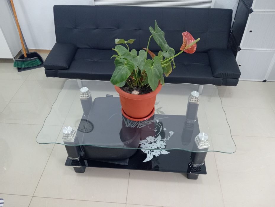 Vând măsuță de sticlă