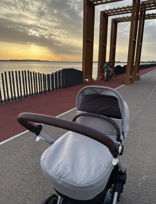 Cybex Eos Basic Lux (fără cadru) - 600 lei