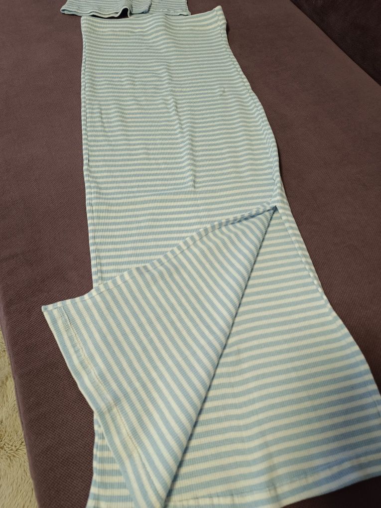 Compleu tricot cu fusta creion și tricou