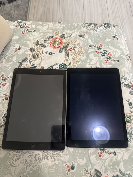 Doua ipad(generatia a6-a-Air2)1000 roni negocialbi/!arghilea 300 roni