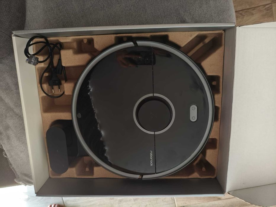 Aspirator robot Roborock S5 Max – curat, funcționează perfect