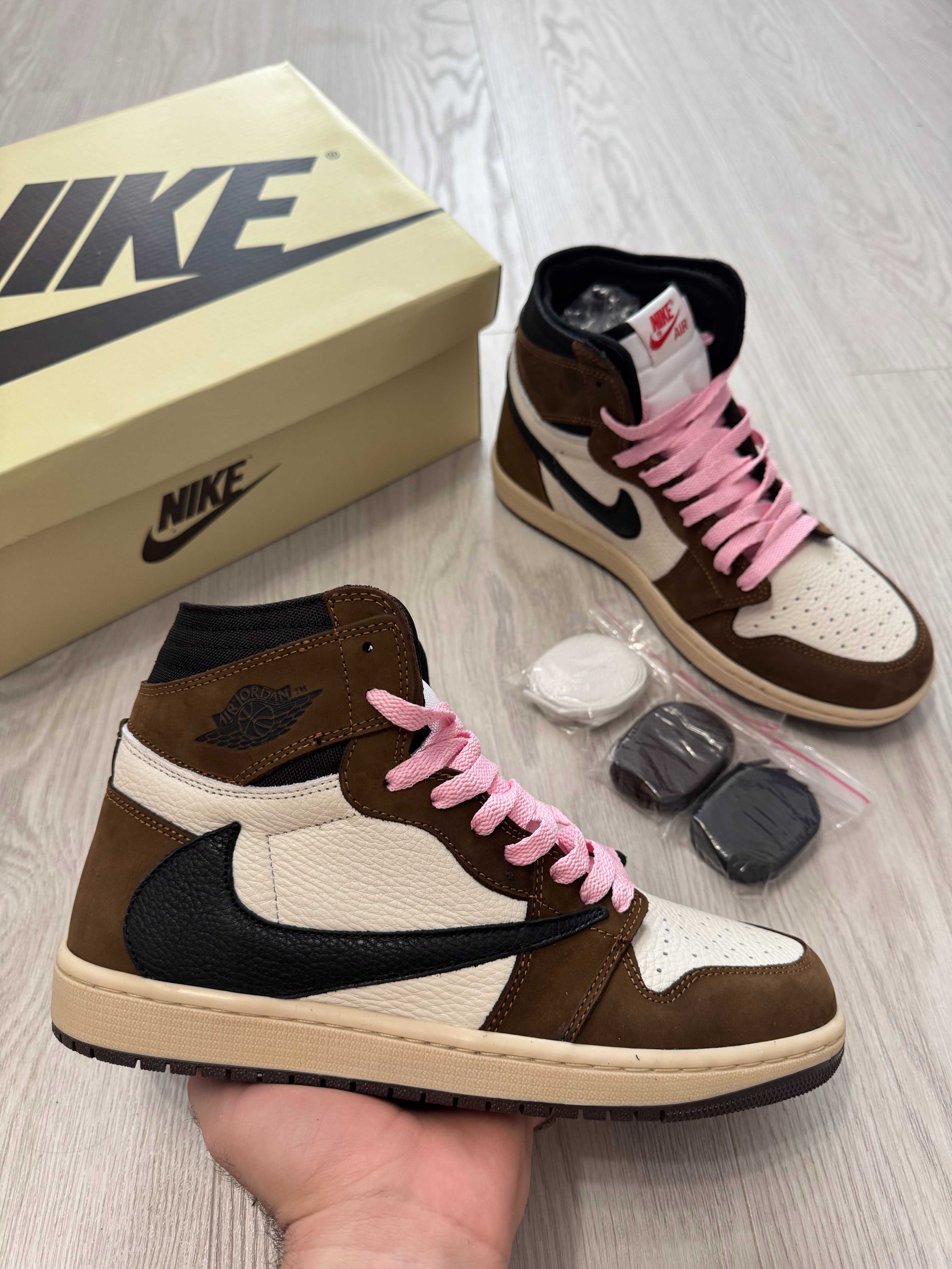 Adidasi Jordan 1 High Reverse Mocha × Travis Scott I PREMIUM NOI