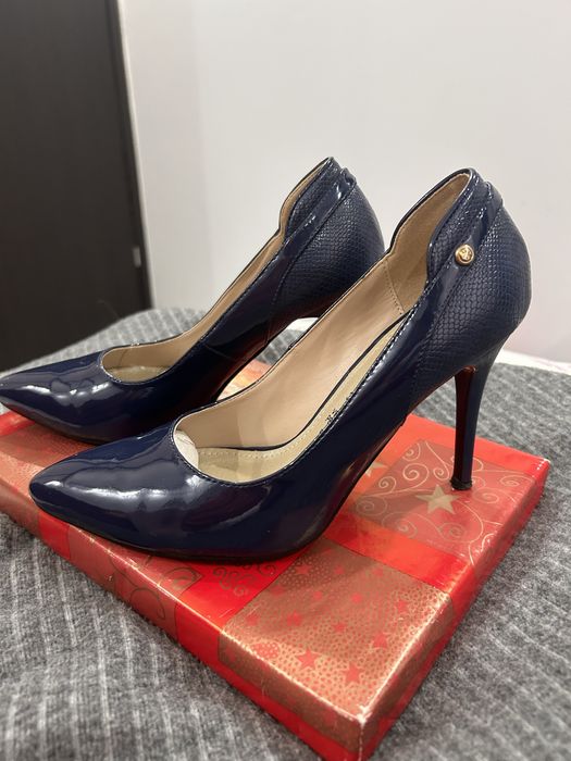 2 perechi Pantofi piele marime 36