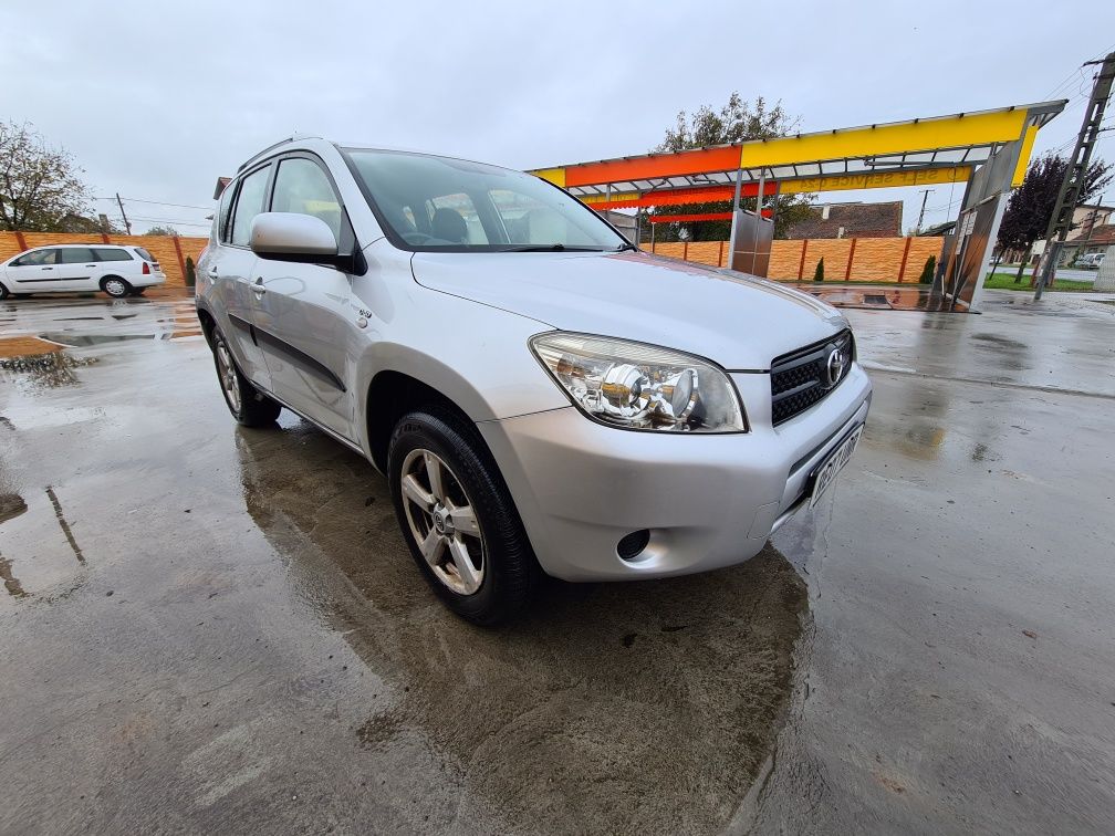 Dezmembrez Toyota Rav 4 2.2 D4D 136 cp 2007