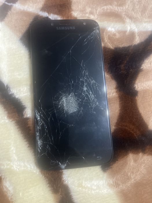 Vand telefoane stricate