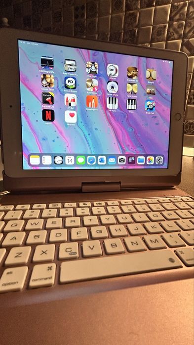 IPad Apple 6 cu wifi si sim cu tastaura si husa