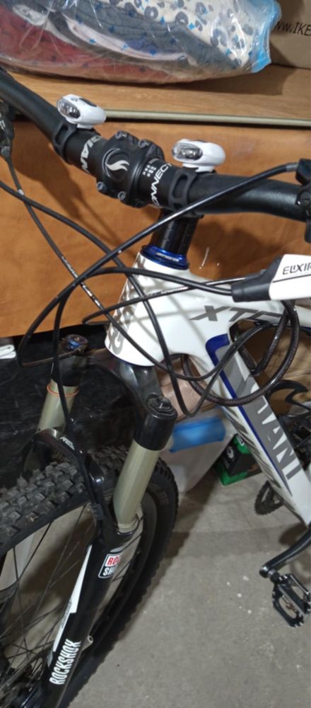 Bicicletă Giant cadru carbon