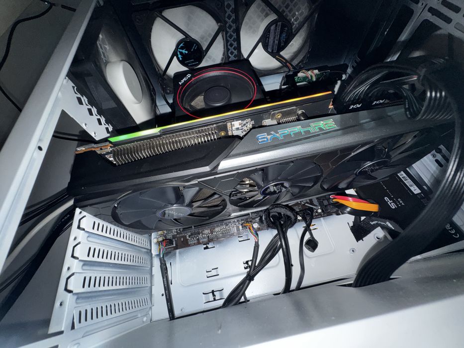 Rx 5700 XT Nitro + Sapphire