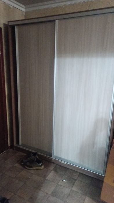 Продам шкафы и прихожую