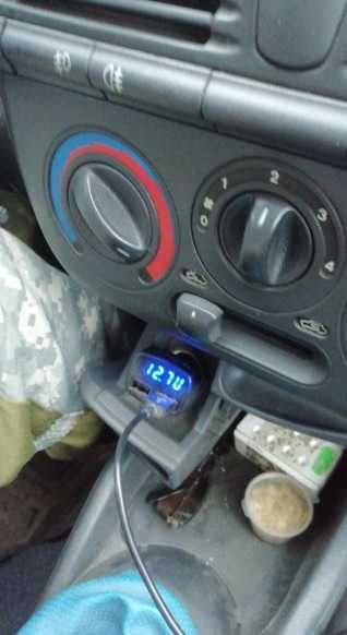 Вольтметр в прикуриватель с термометром и USB зарядка и амперметр