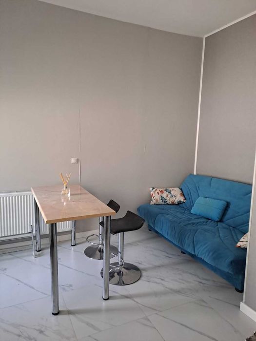 Super oferta. Locuinta la casa. Curte comuna. Piata Abator
